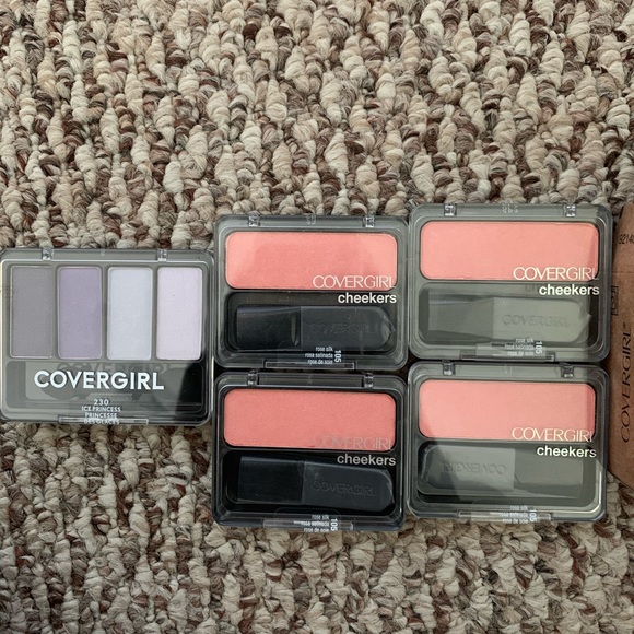 Cover Girl Makeup - Picture 2 of 5